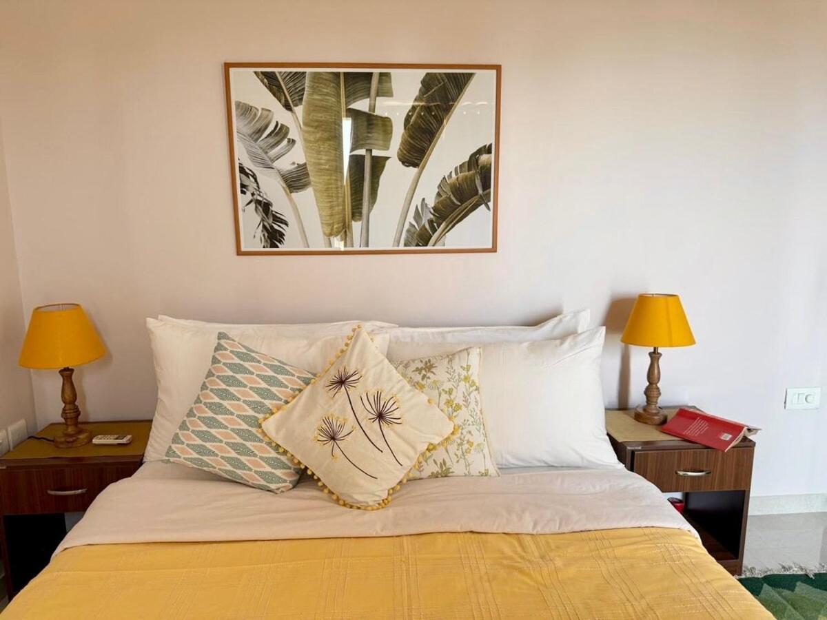Apartment 5 Star Luxury Pool, Gym Near Airport Bkc *