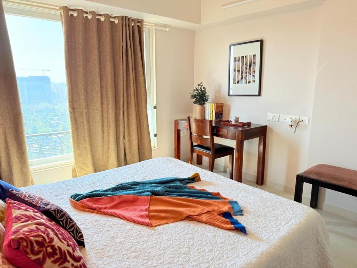 5 Star Luxury Pool, Gym Near Airport Bkc Apartment