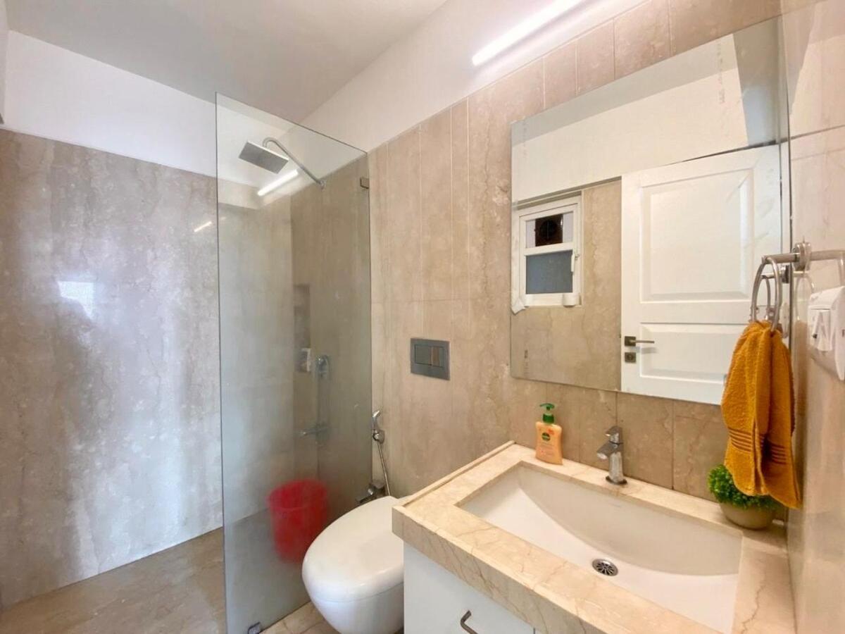 Apartment 5 Star Luxury Pool, Gym Near Airport Bkc
