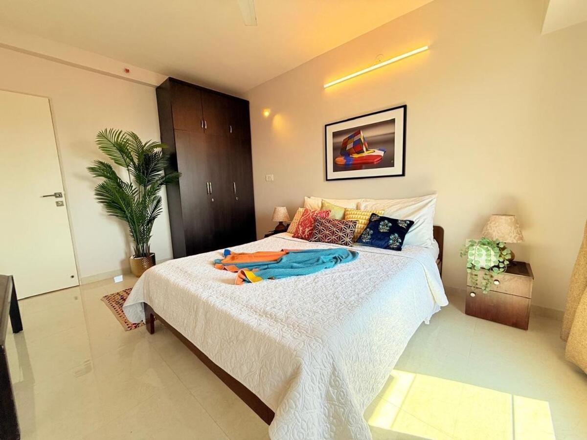 5 Star Luxury Pool, Gym Near Airport Bkc Apartment