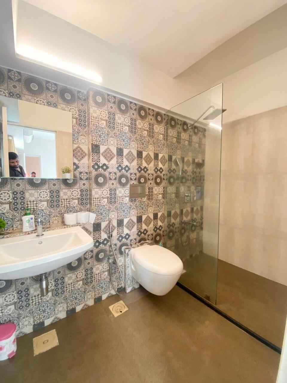 5 Star Luxury Pool, Gym Near Airport Bkc Apartment *